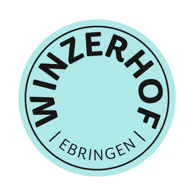 Kreis in hellem Türkis mit schwarzem Schriftzug Winzerhof Ebringen umlaufend.